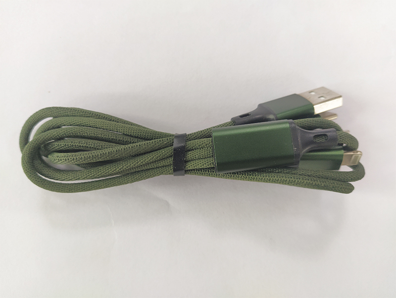 這款一拖三數據線可以解決你出門攜帶多條數據線的局面