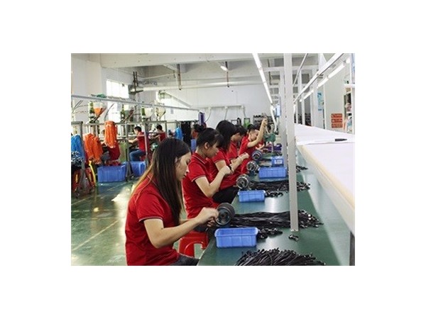 尋求數(shù)據(jù)線(xiàn)生產(chǎn)廠(chǎng)家定制數(shù)據(jù)線(xiàn)要了解的各方面