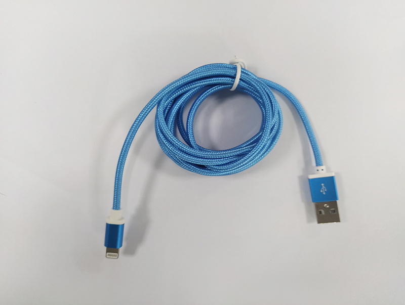 尼龍編織2A快充蘋(píng)果數(shù)據(jù)線，深圳數(shù)據(jù)線廠家