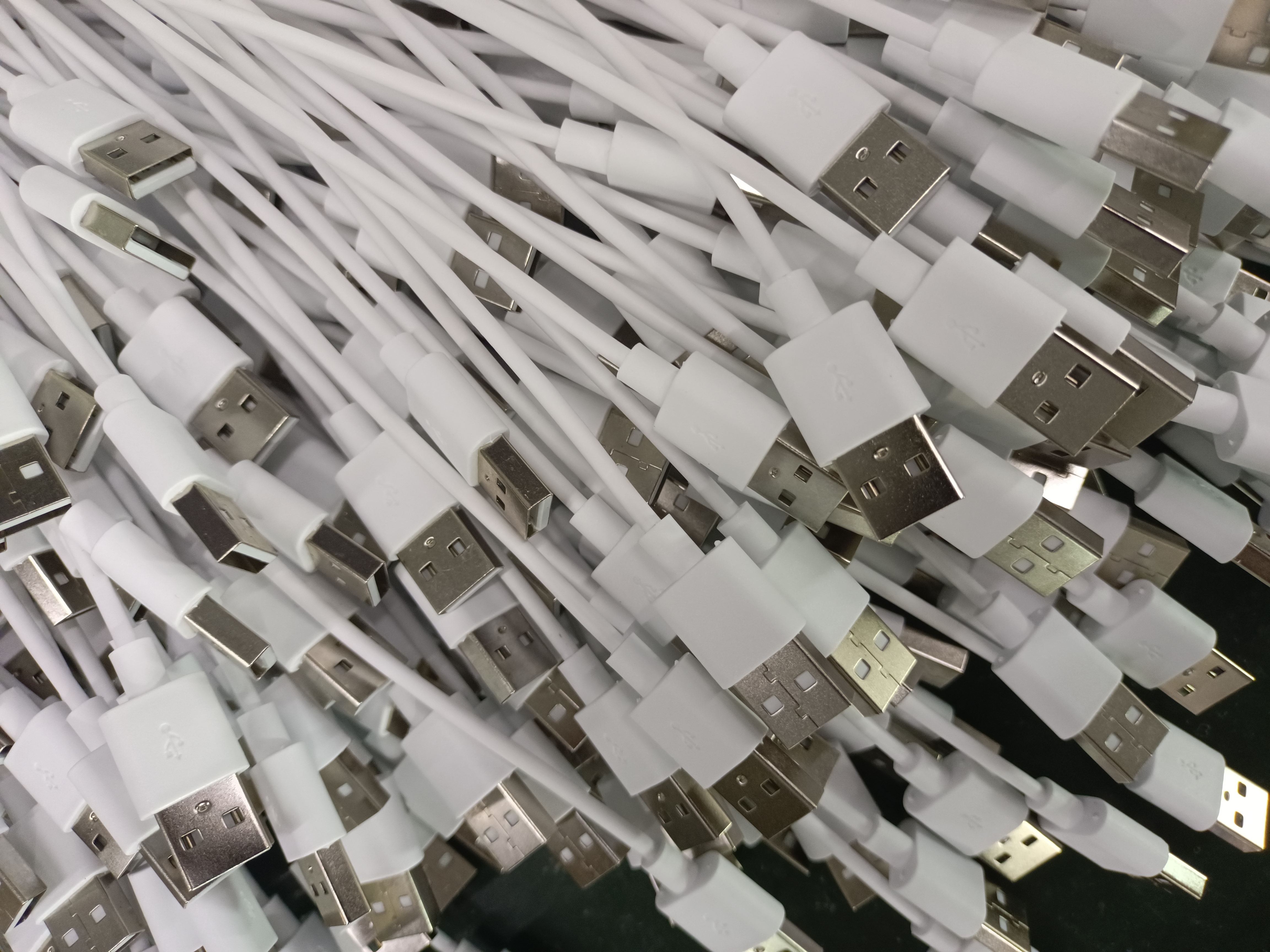 對于USB數(shù)據(jù)線應(yīng)該如何選擇？聯(lián)鑫德誠定制生產(chǎn)USB數(shù)據(jù)線